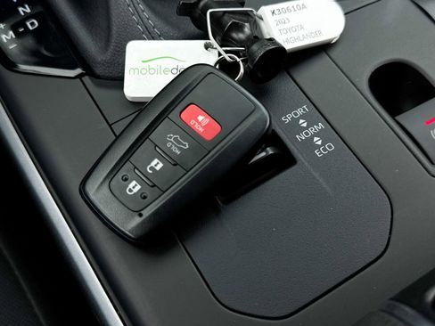 Used 2023 Toyota Highlander LE image 39