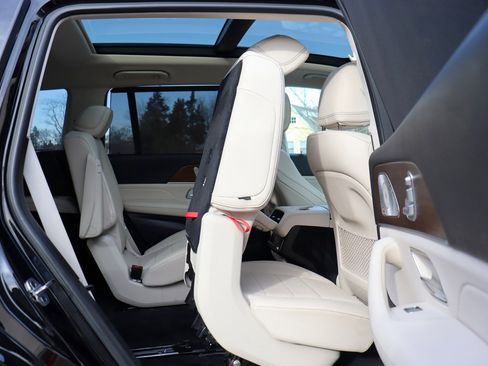 Used 2022 Mercedes-Benz GLS 450 4MATIC w/ AMG Line Exterior image 17