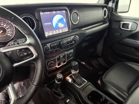 Used 2018 Jeep Wrangler Unlimited Sahara AWD/4WD image 16