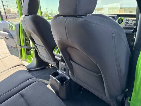 Used 2019 Jeep Wrangler Unlimited Sahara w/ Uconnect 4C Nav & Sound Group AWD/4WD image 29