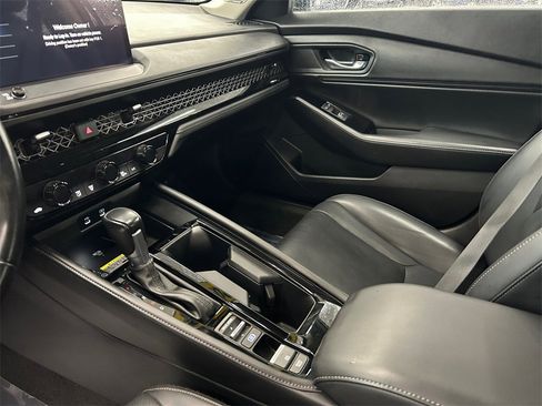 Used 2023 Honda Accord Touring image 11