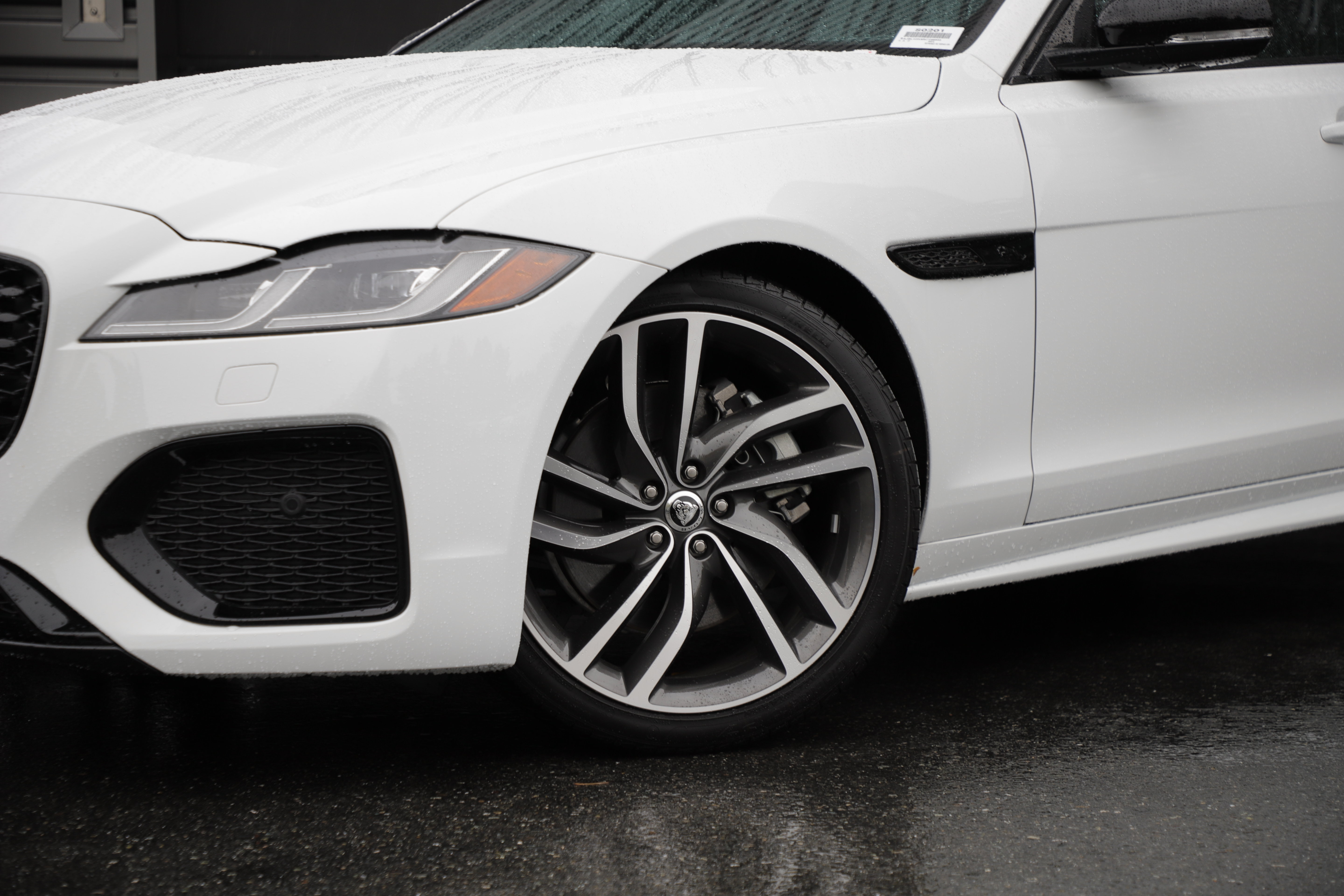Used 2024 Jaguar XF R-Dynamic SE AWD/4WD image 2