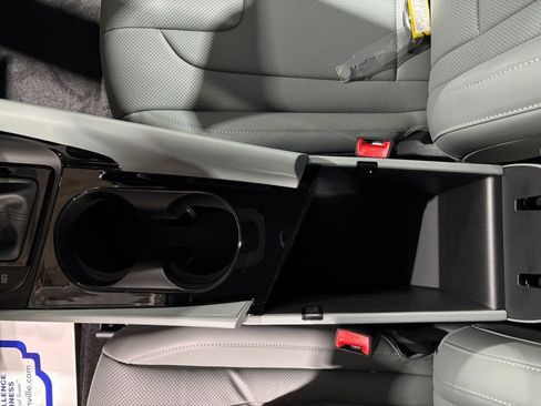 New 2025 Hyundai Elantra Limited image 33