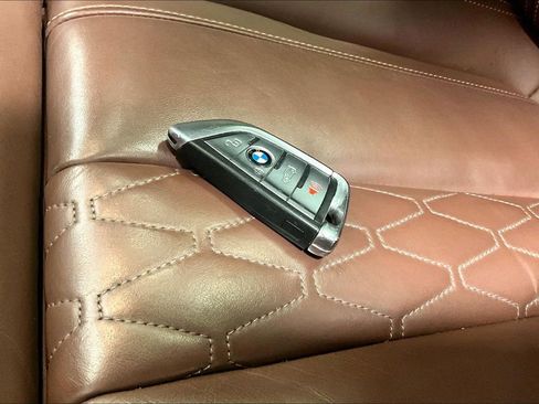 Used 2019 BMW X7 xDrive50i w/ Dynamic Handling Package image 12