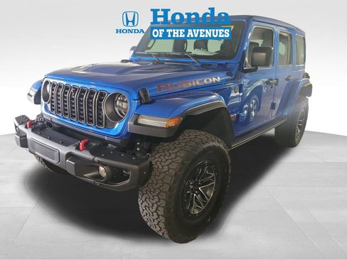 Used 2025 Jeep Wrangler Unlimited Rubicon AWD/4WD image 3