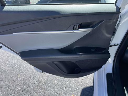 Used 2025 Toyota Camry SE w/ Multimedia Upgrade Package image 22
