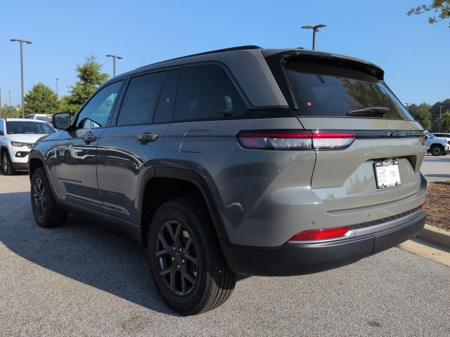 New 2027 Jeep Grand Cherokee Altitude RWD image 6