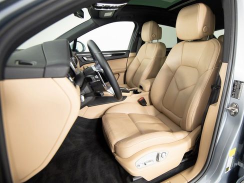 Certified 2021 Porsche Macan image 16