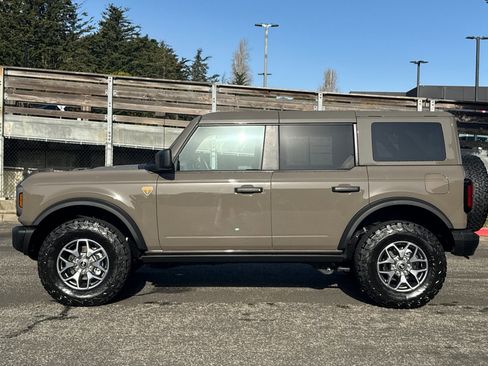 Certified 2025 Ford Bronco Badlands image 7