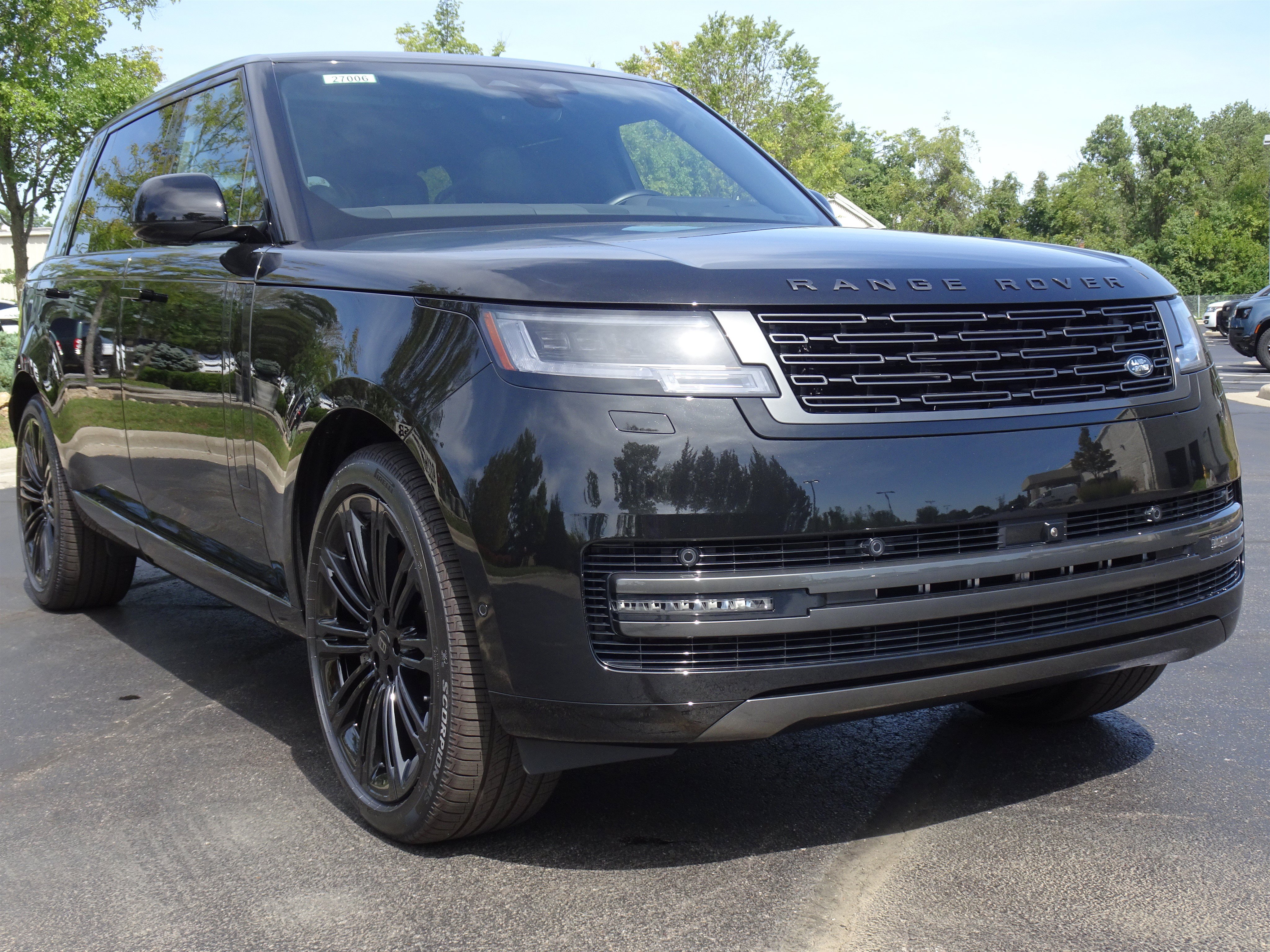 New 2027 Land Rover Range Rover Long Wheelbase SE AWD/4WD image 8