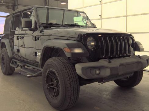 Used 2018 Jeep Wrangler Unlimited Sport S AWD/4WD image 2