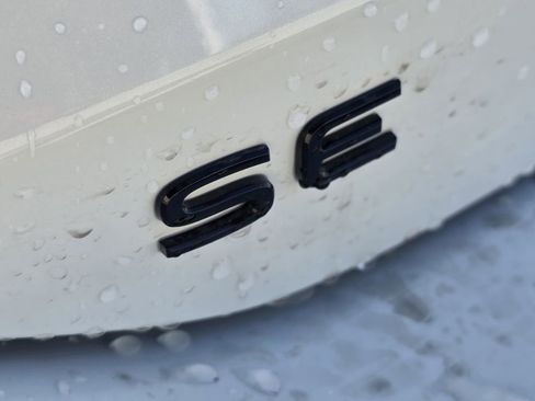 New 2026 Volkswagen Tiguan SE R-Line FWD image 8