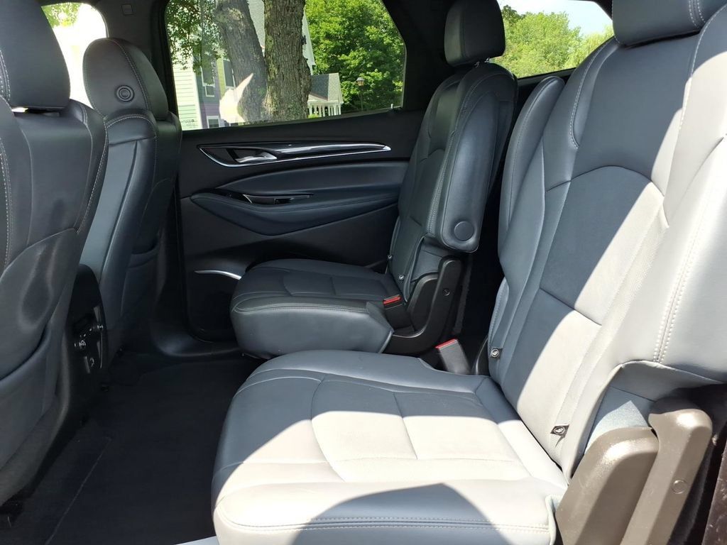 Used 2023 Buick Enclave Essence AWD/4WD image 15