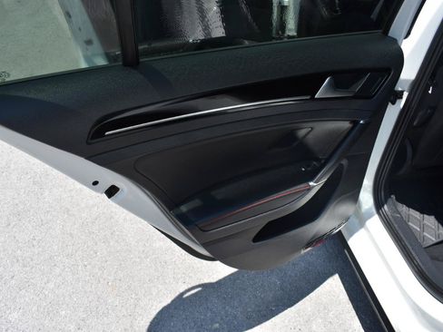 Used 2017 Volkswagen GTI SE FWD image 17