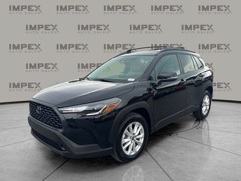 Used 2023 Toyota Corolla Cross LE FWD image 1