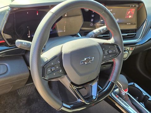 Used 2025 Chevrolet Trax RS w/ Sunroof Package FWD image 25