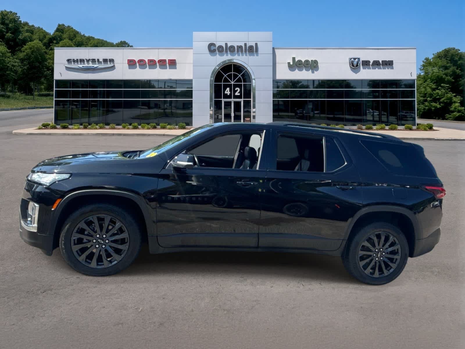 Used 2023 Chevrolet Traverse RS AWD/4WD image 2