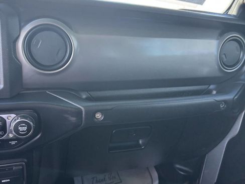 Used 2020 Jeep Gladiator Sport w/ Quick Order Package 24S image 11