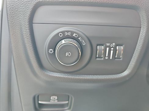 Used 2022 Jeep Grand Cherokee L Limited w/ Luxury Tech Group II AWD/4WD image 27