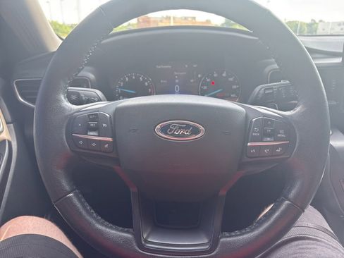 Used 2020 Ford Explorer XLT w/ Equipment Group 202A AWD/4WD image 15