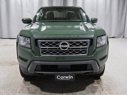 Used 2024 Nissan Frontier SV image 9