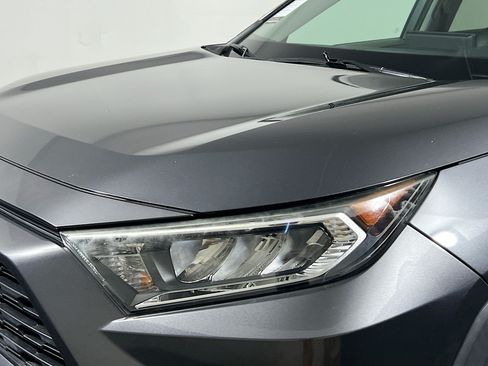 Used 2020 Toyota RAV4 XLE Premium FWD image 11
