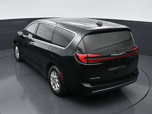Used 2024 Chrysler Pacifica Touring-L FWD image 36