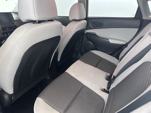 Used 2022 Hyundai Kona SE image 27