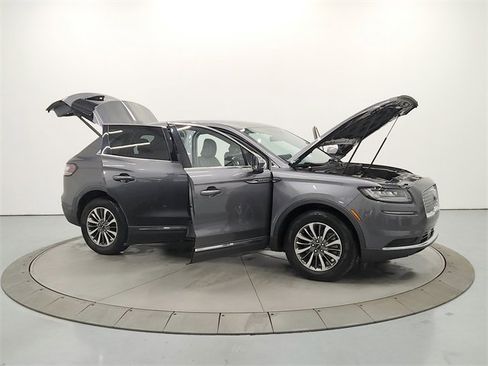 Used 2021 Lincoln Nautilus Reserve image 17