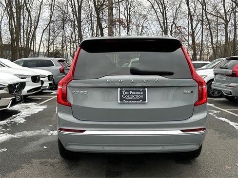 Used 2024 Volvo XC90 B6 Plus image 3