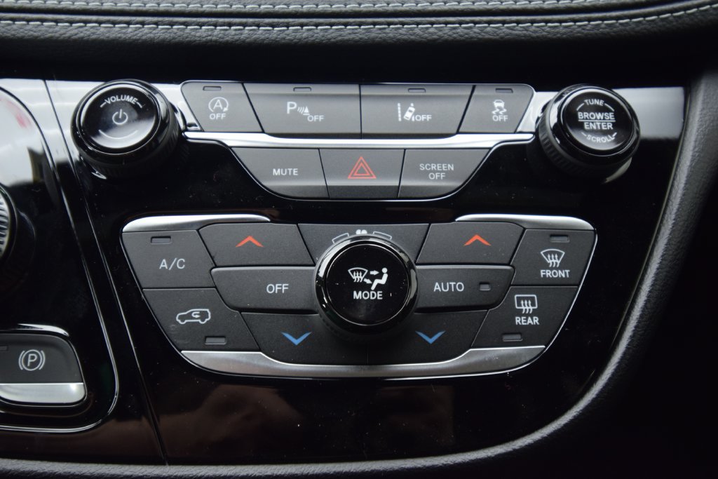 New 2027 Chrysler Pacifica Select w/ Family Tech Group FWD image 22