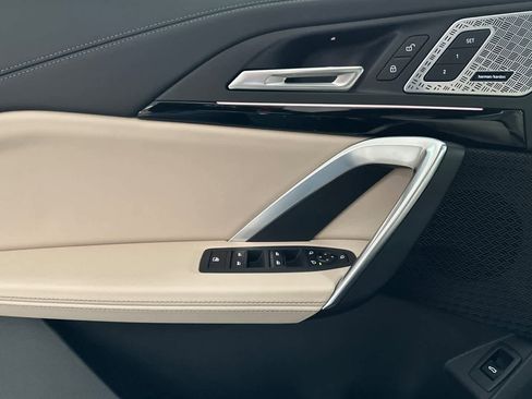 Used 2025 BMW X1 xDrive28i w/ Premium Package image 12