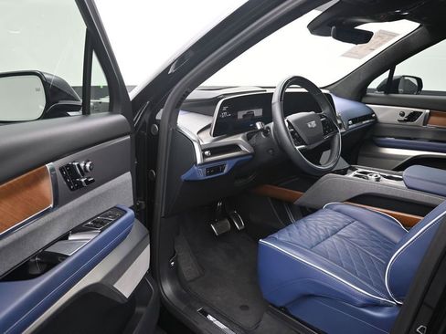 Used 2026 Cadillac Vistiq Premium Luxury AWD/4WD image 9