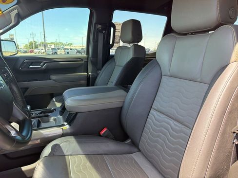 Used 2023 Chevrolet Silverado 1500 ZR2 w/ Technology Package AWD/4WD image 15