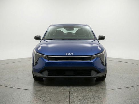 Used 2025 Kia K4 LXS image 2