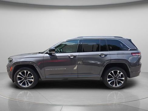Used 2022 Jeep Grand Cherokee Overland w/ Luxury Tech Group IV RWD image 3