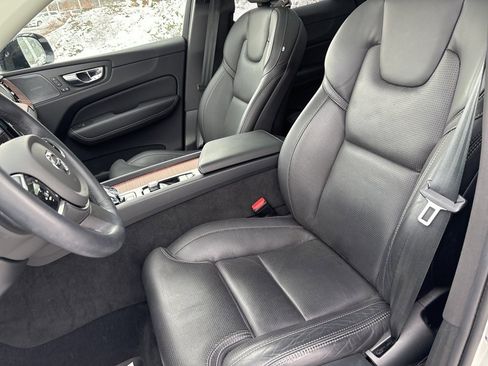 Certified 2024 Volvo XC60 T8 Ultimate w/ Protection Package Premier image 18