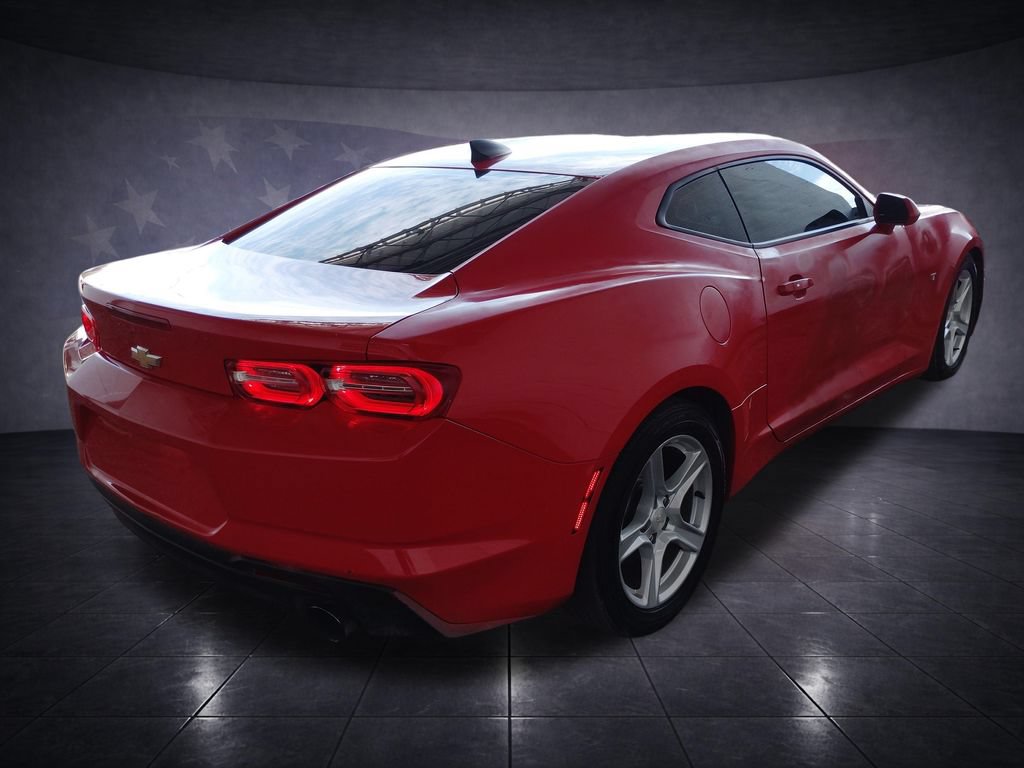 Used 2020 Chevrolet Camaro LT RWD image 5