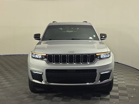 Used 2025 Jeep Grand Cherokee L Limited RWD image 10