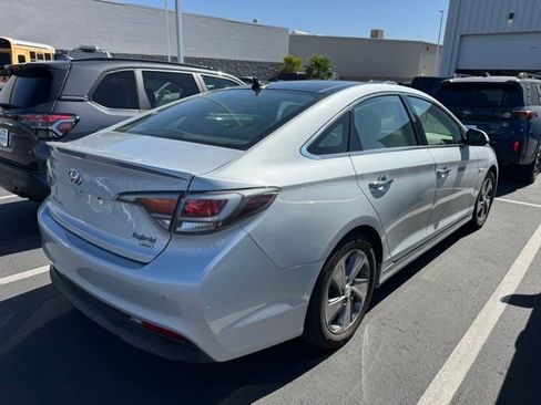 Used 2017 Hyundai Sonata Limited w/ Ultimate Package 02 FWD image 3