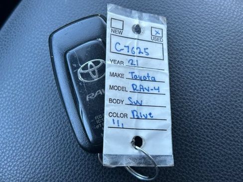 Used 2021 Toyota RAV4 XLE AWD/4WD image 35