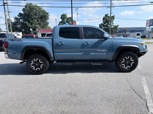 Used 2019 Toyota Tacoma TRD Off-Road RWD image 4