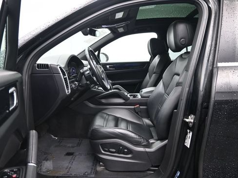 Used 2022 Porsche Cayenne Platinum Edition AWD/4WD image 24