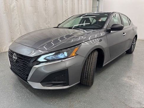 Used 2024 Nissan Altima 2.5 SV FWD image 5
