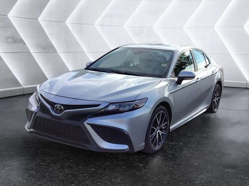 Used 2023 Toyota Camry SE FWD image 3
