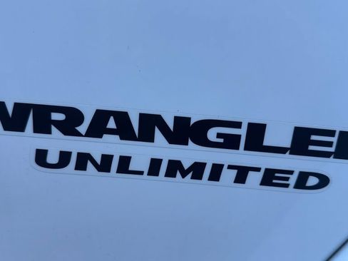 Used 2015 Jeep Wrangler Unlimited Sahara AWD/4WD image 15