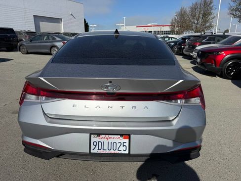 Used 2023 Hyundai Elantra SEL w/ Convenience Package FWD image 3