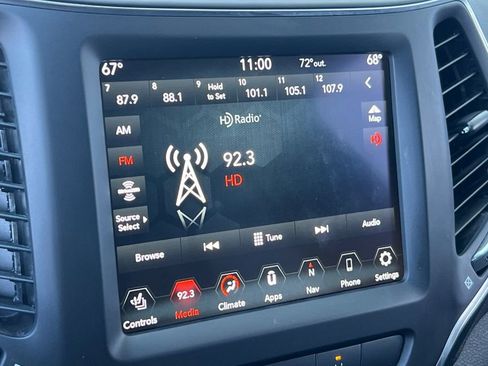 Used 2023 Jeep Cherokee Altitude Lux image 16