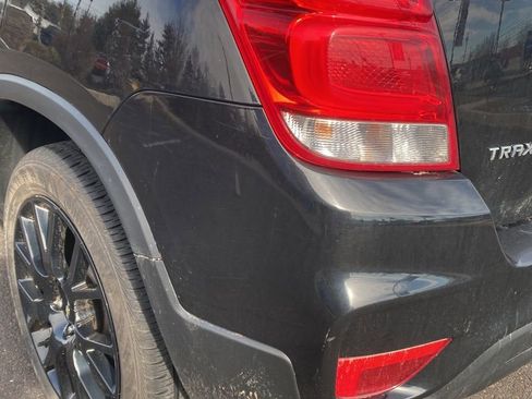 Certified 2022 Chevrolet Trax LT w/ Midnight Edition image 17