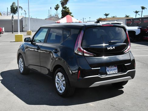 Used 2023 Kia Soul LX image 6